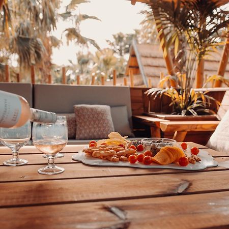 Toison D'Or Hotel รามาตูแอล ภายนอก รูปภาพ A wine tasting at the winery