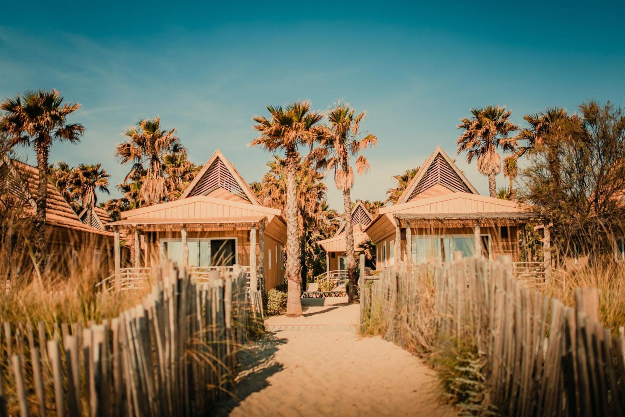 Toison D'Or Hotel รามาตูแอล ภายนอก รูปภาพ The beach huts at the resort