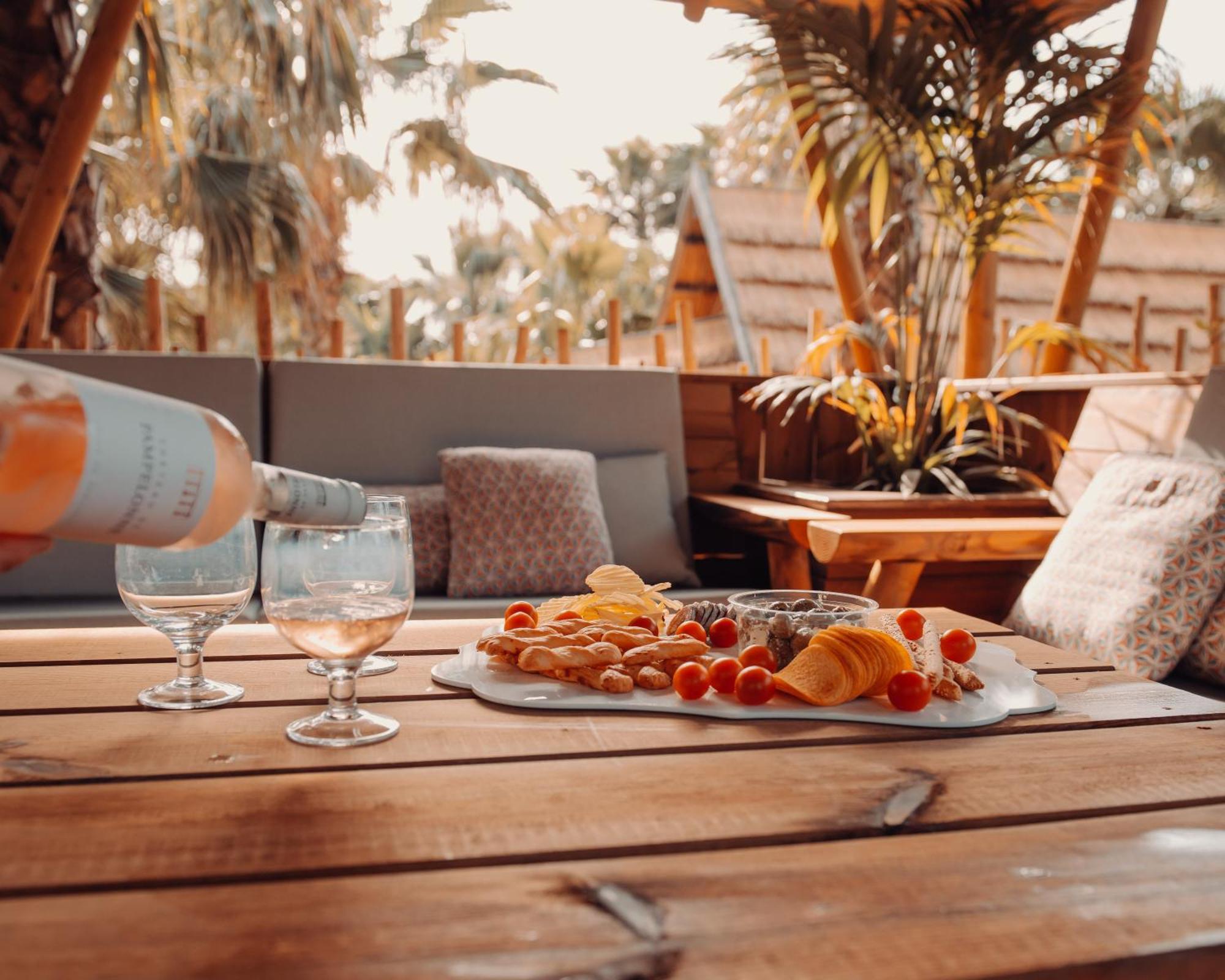Toison D'Or Hotel รามาตูแอล ภายนอก รูปภาพ A wine tasting at the winery