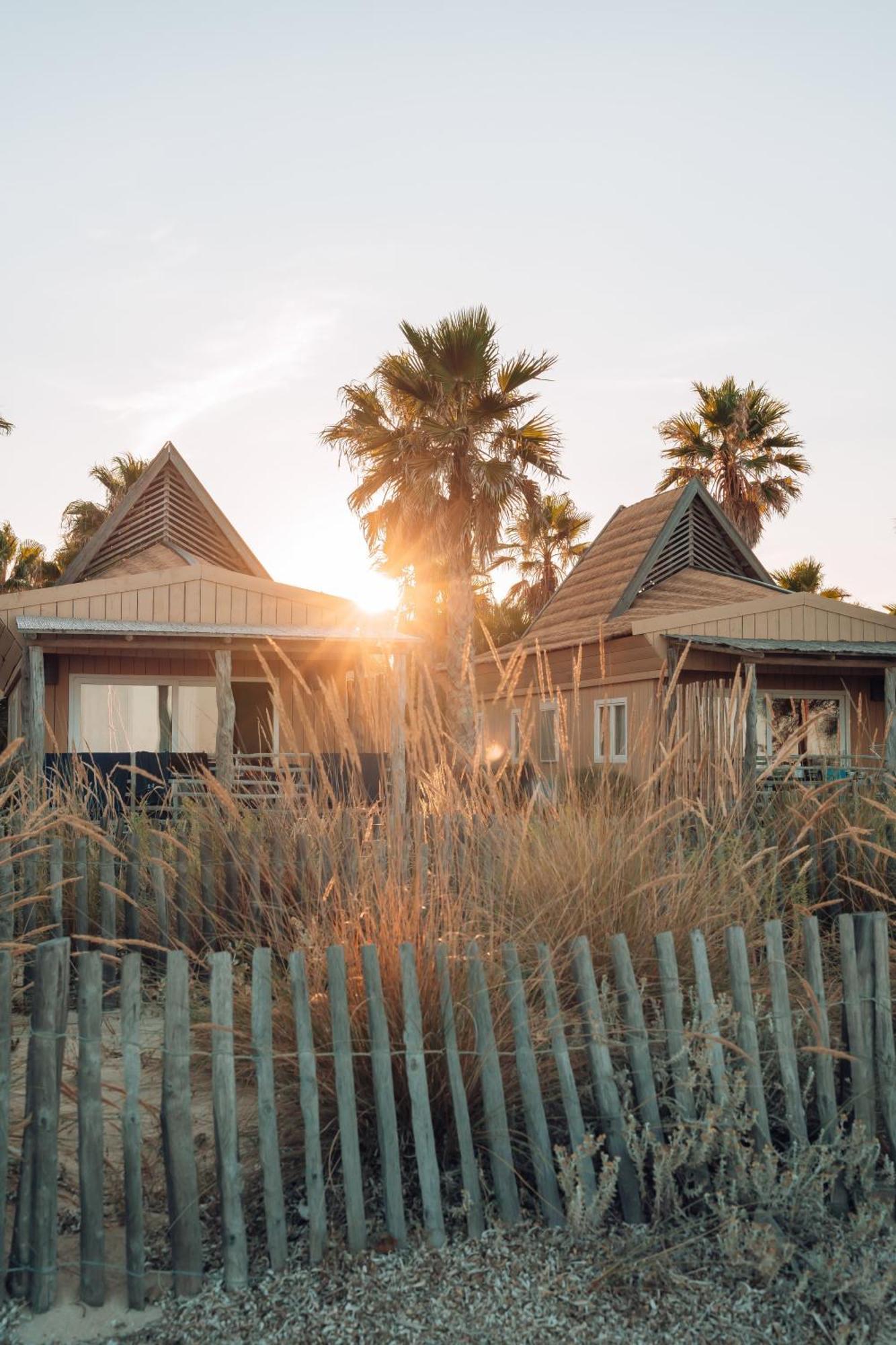 Toison D'Or Hotel รามาตูแอล ภายนอก รูปภาพ The beach bungalows at the resort