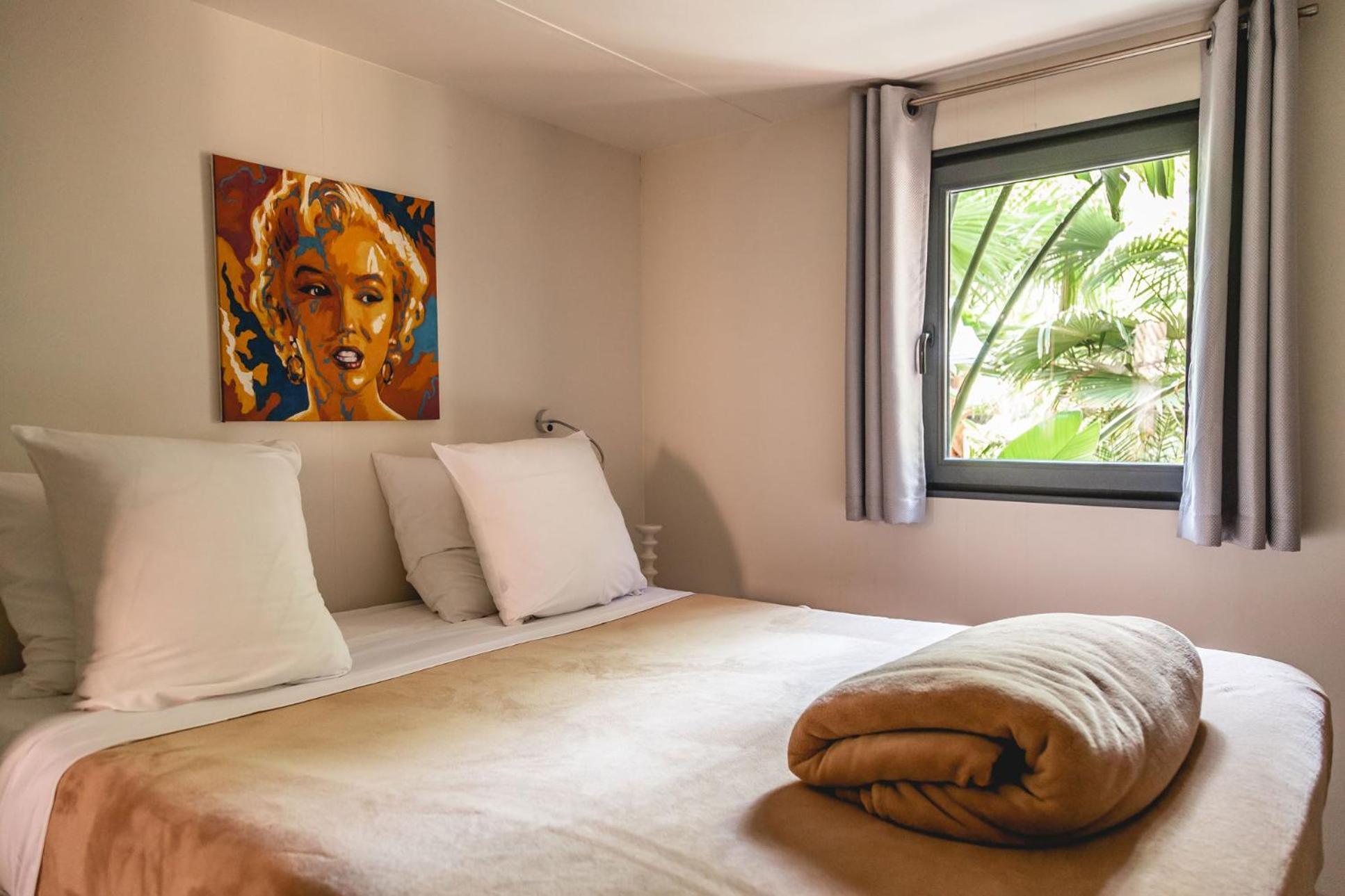Toison D'Or Hotel รามาตูแอล ห้อง รูปภาพ A bedroom at the hotel