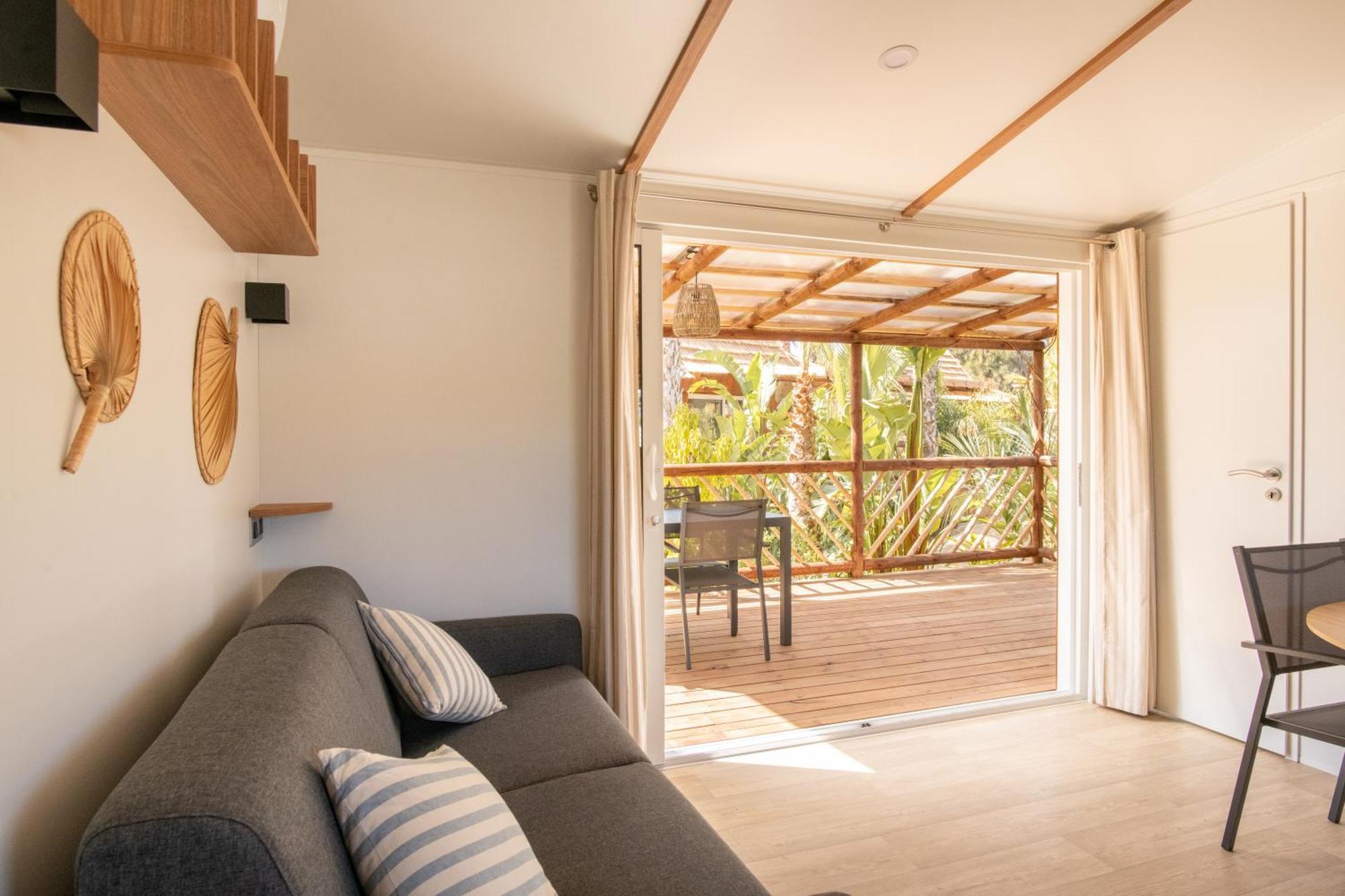 Toison D'Or Hotel รามาตูแอล ห้อง รูปภาพ Living room with a view of the balcony