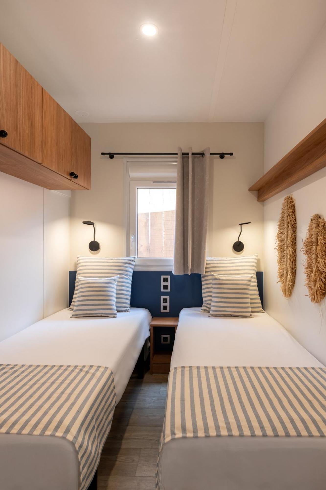 Toison D'Or Hotel รามาตูแอล ภายนอก รูปภาพ A bedroom at the hotel