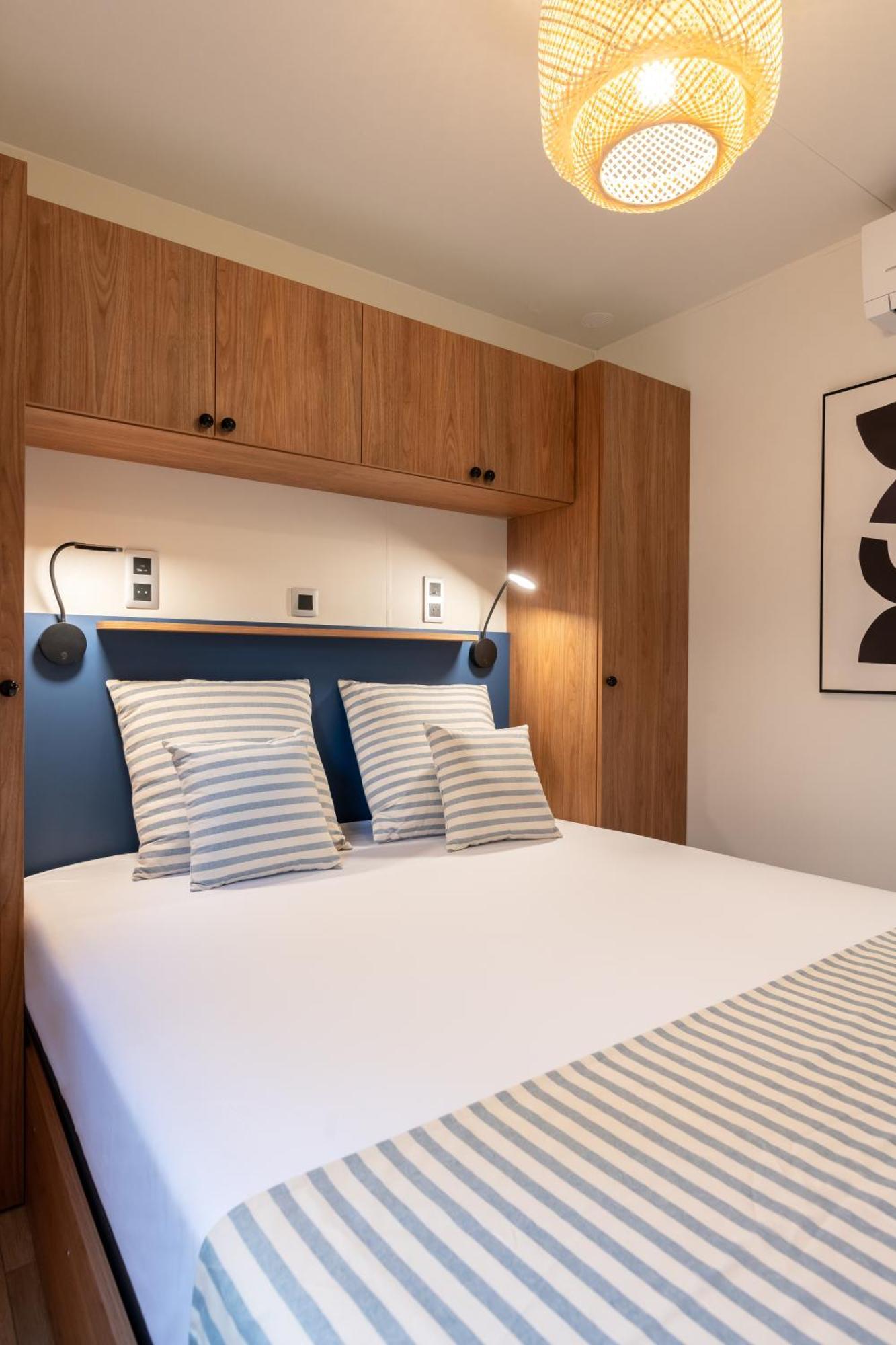 Toison D'Or Hotel รามาตูแอล ภายนอก รูปภาพ A bedroom at the hotel
