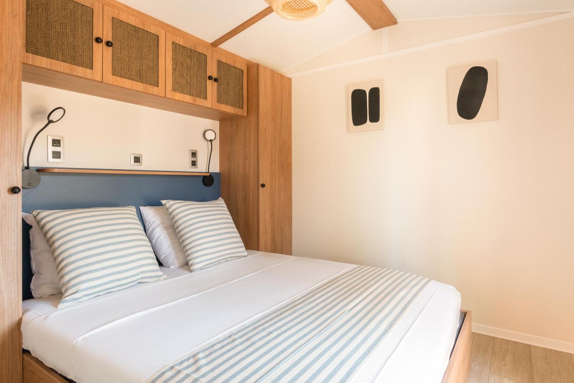 Toison D'Or Hotel รามาตูแอล ภายนอก รูปภาพ A bedroom in a static